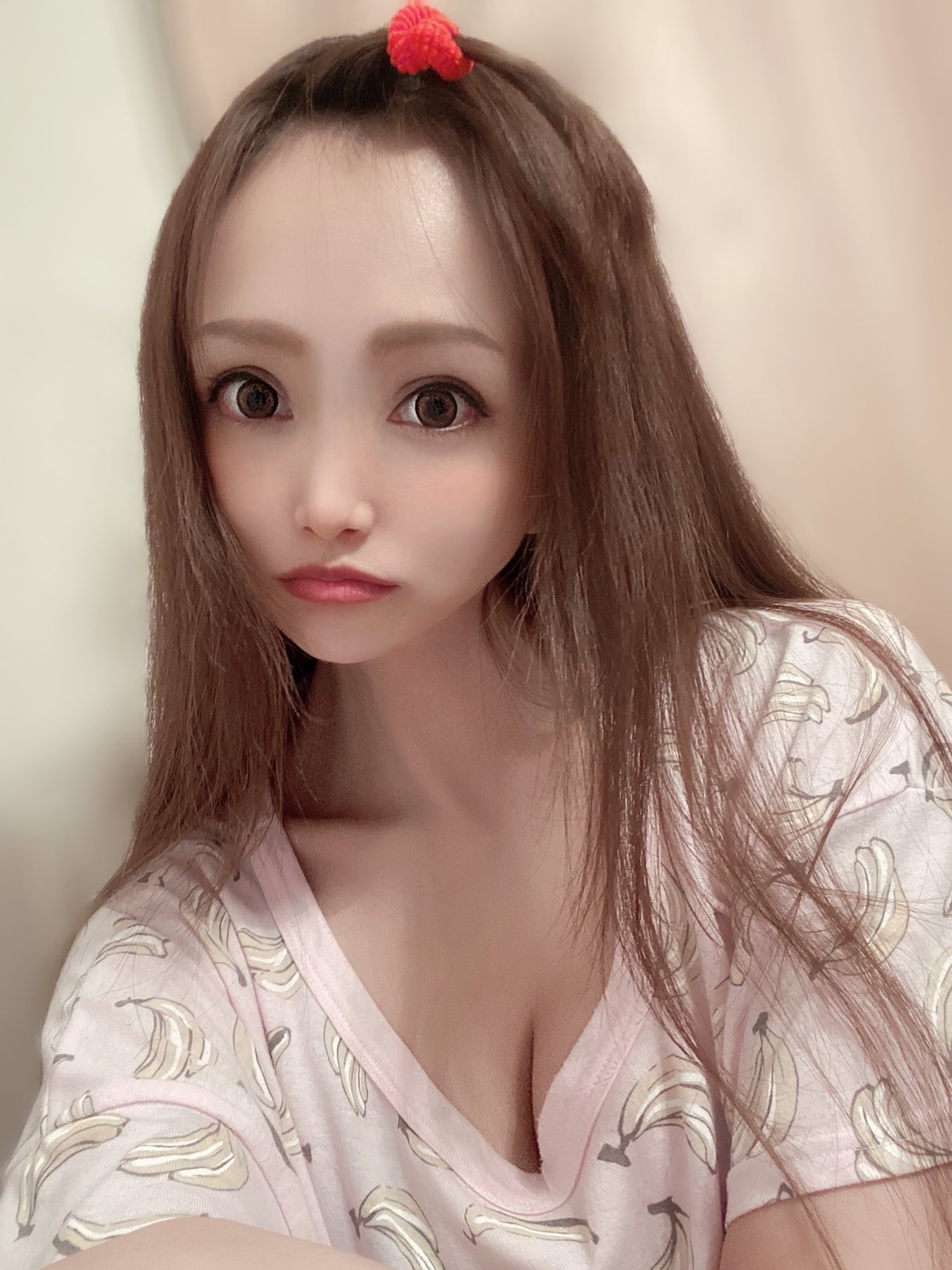 宇佐美あいり こんばんみ 久しぶりのでこりん お家モード 外出自粛 みんな良い子でお家にいますか 家にずっといるのが苦手な人って多いけどあいりんお家大好きで普段からほとんど引きこもりタイプなんで全然大丈夫なり グラドル自画撮り部