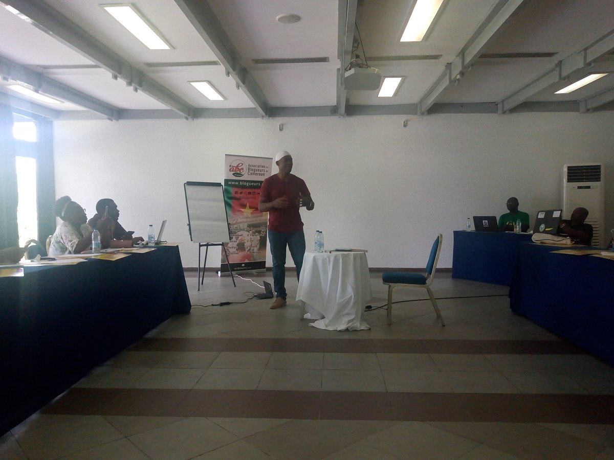 Le_TDK's tweet photo. L'atelier photo animé par SOUNG MEKE Louis Darius était cool, on a appris beaucoup de choses 😊
Merci @BloggersCM
#AbcWorkshop https://t.co/Bw8NsK78Fv