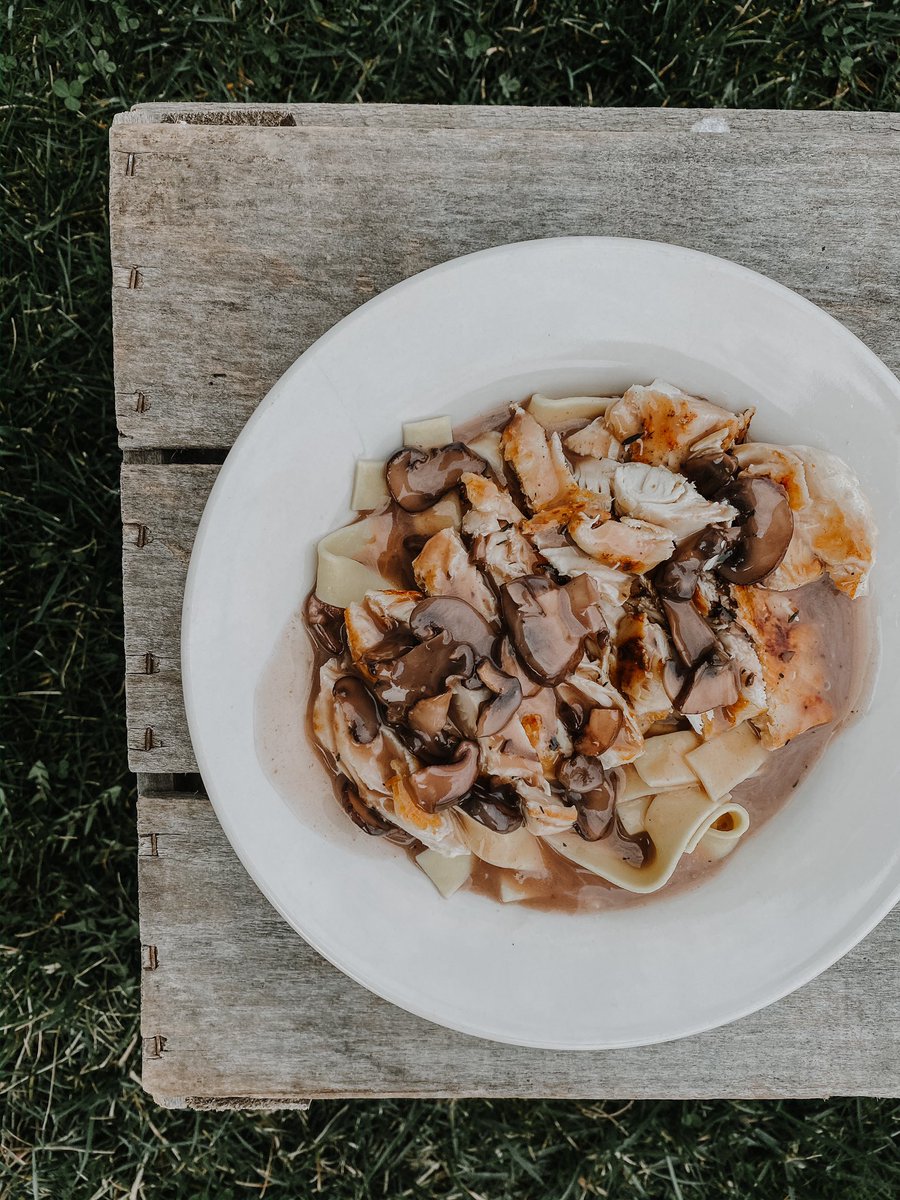 Saturday special ❗️❕Our mouthwatering chicken Marsala features grilled chicken on a bed of noodles, dressed in our decadent house made Marsala sauce composed of Merlot and mushrooms. $9 a plate— call us by 4pm to place your order: 330-703-5864