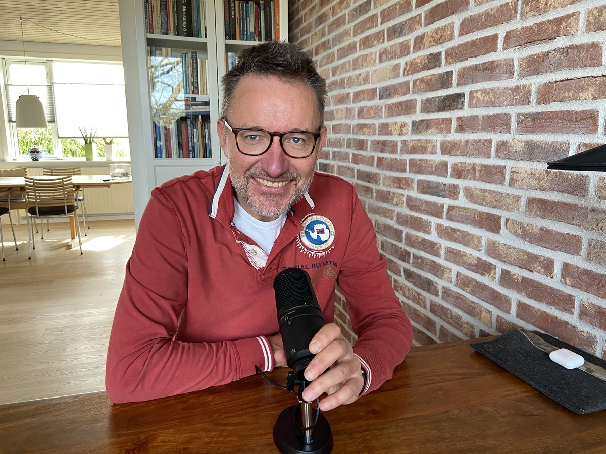 Podcasten Tankepodden efterlyser gode interviewofre. Mikrofonholder <a href="/stenerg/">Stener Glamann</a> går efter folk i det offentlige, der arbejder med den grønne omstilling. podtail.com/da/podcast/tan… Kom frisk med tip #twitterhjerne