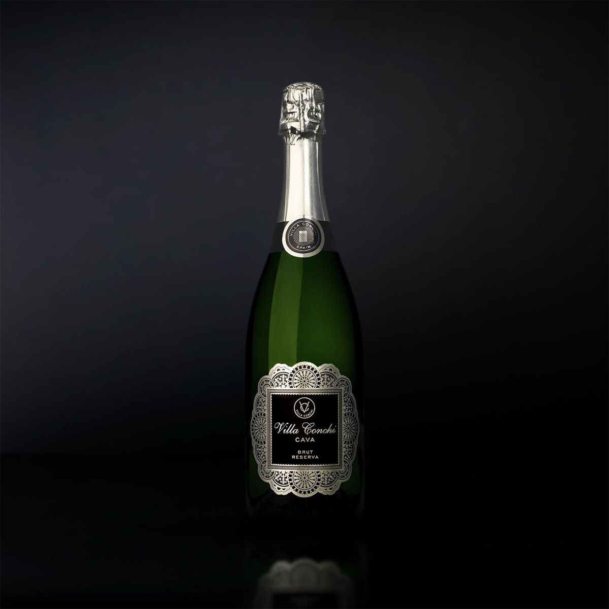 Hoy os presentamos Villa Conchi Brut Reserva, un Cava elaborado con el trinomio de las clásicas uvas catalanas para el cava con un 30% Xarel lo, otro 30% Parellada y para cerrar el ensamblaje, un 30% de Macabeo y 10% de Chardonnay. 
#winelover #thegrandwines #cava