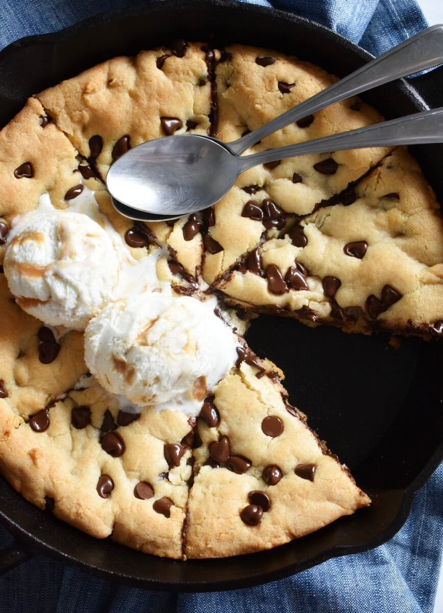 What is better than a big warm, ooey, gooey Chocolate Chip Skillet Cookie? Top with your favourite ice cream and you have the perfect dessert! #dessertideas #chocolatechipcookies #skilletcookie #bakingproject #bakingrecipe… herbsandflour.com/chocolate-chip…