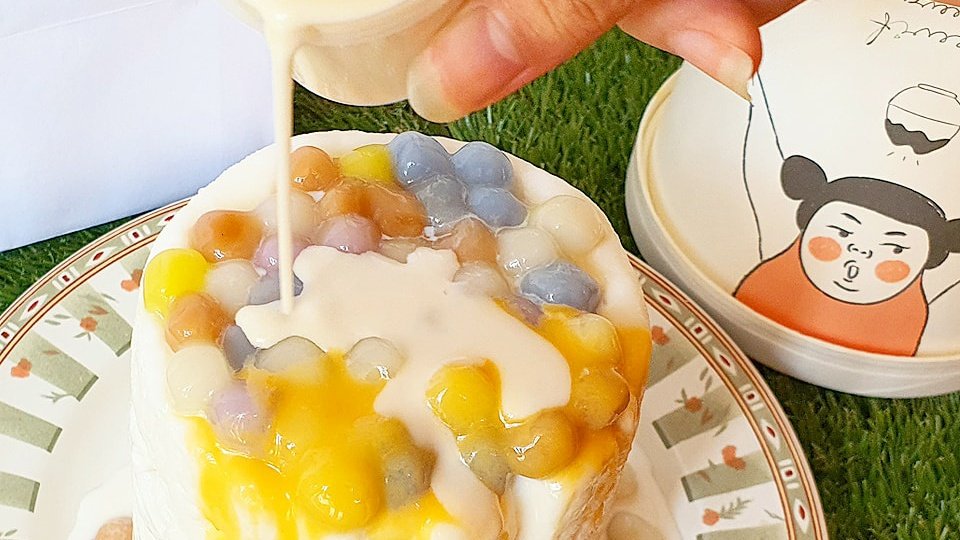 tamagofreemag's tweet photo. อยากสร้างบรรยากาศคาเฟ่ชิคๆ ในบ้าน สั่งบัวลอยบิงซูซอสไข่เค็ม 🍧🍨 เมนูฮอตฮิตร้าน #CheevitCheeva บิงซูเกล็ดหิมะรสนม สอดไส้มะพร้าวอ่อน ซอสไข่เค็ม เค็มๆมันๆ หวานเย็นชื่นใจ
🛵 สั่งความอร่อยได้ที่ LINE MAN
@kinjubkinjib #Delivery #tamagofreemag @gourmetthai https://t.co/udzuXxdO0w