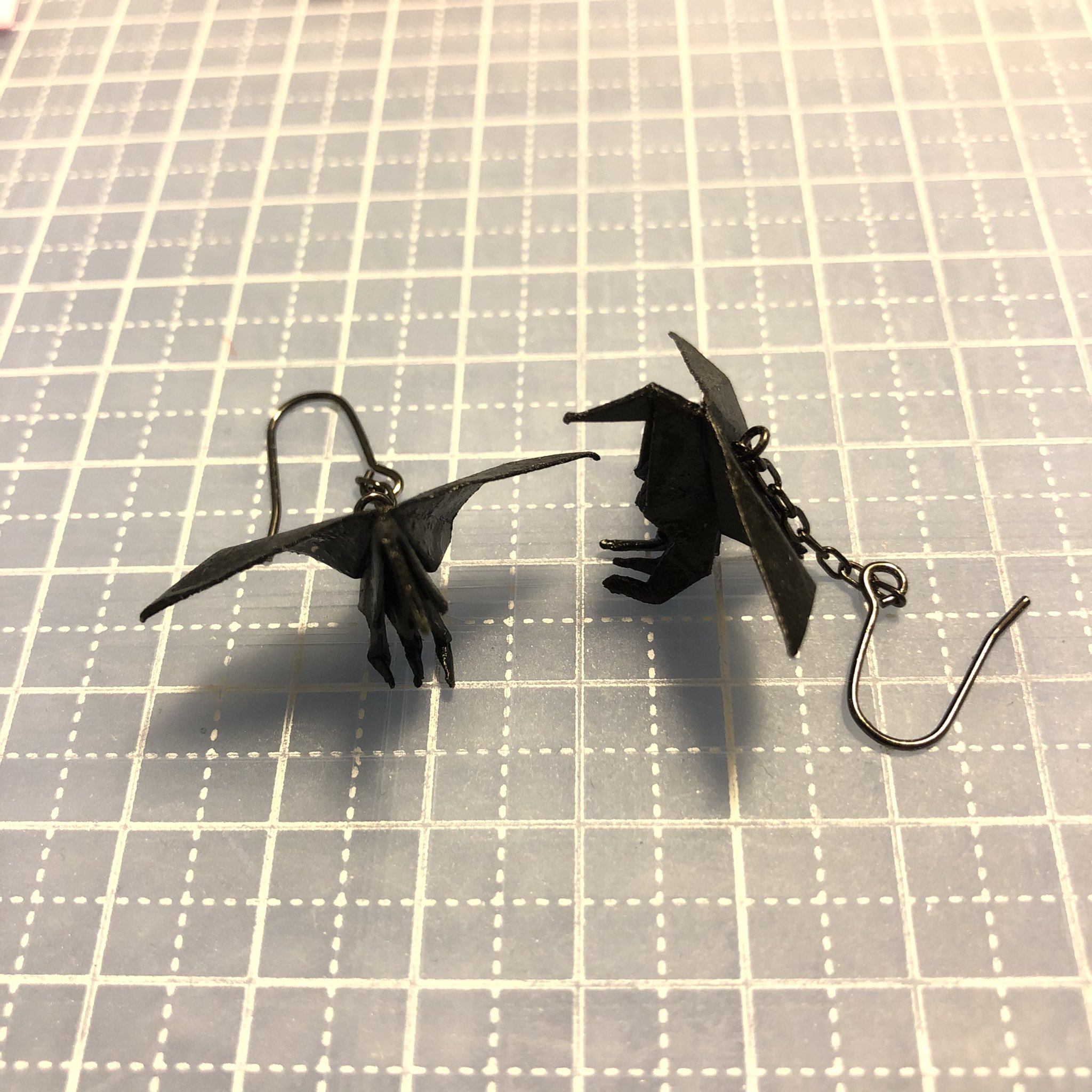 ちゃ Pa Twitter 八咫烏 ヤタガラス 三本足のカラスです Jリーグのマークにもなってます Origamijewellery 折り紙ピアス 折り紙イヤリング Piercing ピアス イヤリング