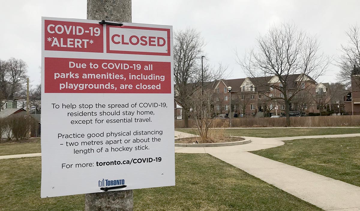cityoftoronto's tweet photo. #CityofTO has closed all playgrounds and park amenities to prevent the spread of #COVID19. #StayHome and practise #PhysicalDistancing to protect yourself and others. It’s time to step up, not out. #StayAtHomeAndStaySafe https://t.co/kEBRN1d9s0