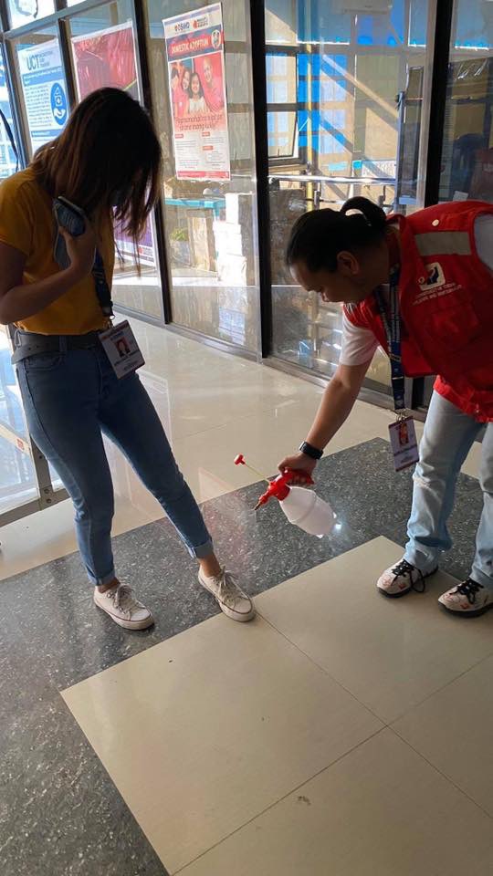 dswdfocar's tweet photo. An improvised decontamination area was set-up in DSWD SWAD Abra as a measure to help in preventing the COVID-19 virus from spreading to the clients and employees of the said office. #DSWDMayMalasakit @dswdserves https://t.co/826IMxZ1wq