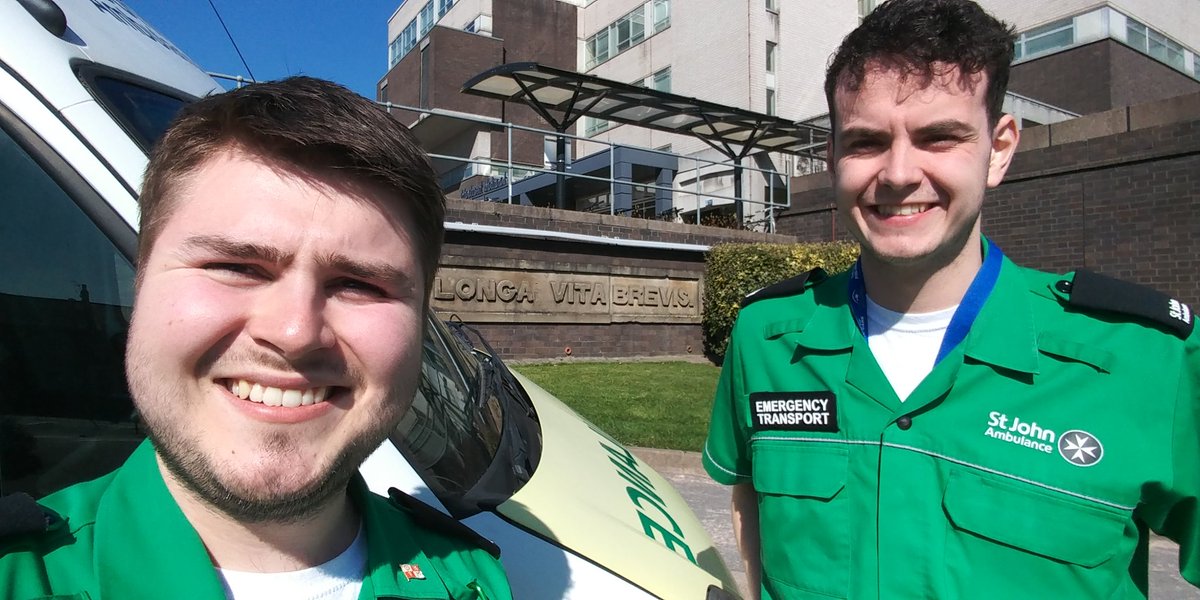 sheffFAsoc's tweet photo. This week, some of our St John volunteer ambulance crew and @sheffunimdh medical students have had a great time supporting @YorksAmbulance &amp; @EMASNHSTrust as part of @stjohnambulance's Covid-19 NHS support 🚑🚑🚑

@SJA_Students @SJAVolunteering
@SheffieldSU @sheffielduni https://t.co/SdbdabHBkC