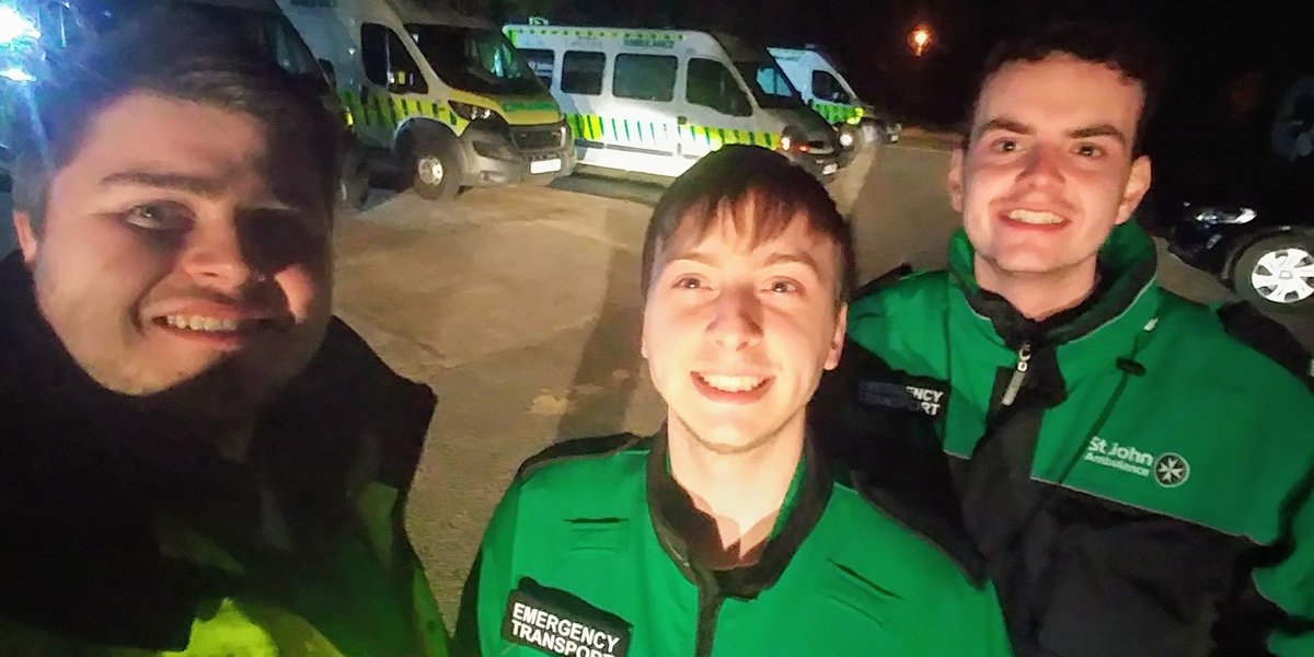 sheffFAsoc's tweet photo. This week, some of our St John volunteer ambulance crew and @sheffunimdh medical students have had a great time supporting @YorksAmbulance &amp; @EMASNHSTrust as part of @stjohnambulance's Covid-19 NHS support 🚑🚑🚑

@SJA_Students @SJAVolunteering
@SheffieldSU @sheffielduni https://t.co/SdbdabHBkC