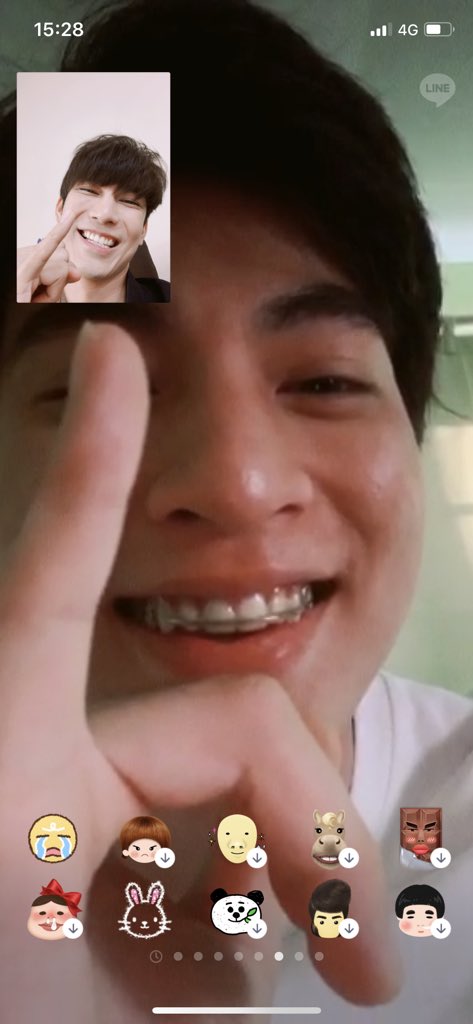 191218m: let's make up already krubg: tsssss (ignoring him)m: but i already said sorryp.s. the pinky sign is the one kids use to unfriend someone 