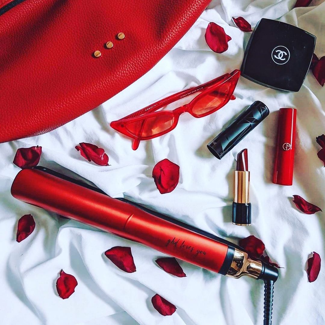 ghdspain's tweet photo. Consigue la styler más provocativa y sexy, las #ghdplatinumplus edición #deepscarlet 💋🖤 Ahora al 20% de #descuento, solo hasta el 31 de marzo. Recuerda que, al ser edición limitada, cuando se acaben no las repondremos más. ¡Es tu última oportunidad! 🔥 https://t.co/9OIXJLrZSD https://t.co/GNRpSeZNNW
