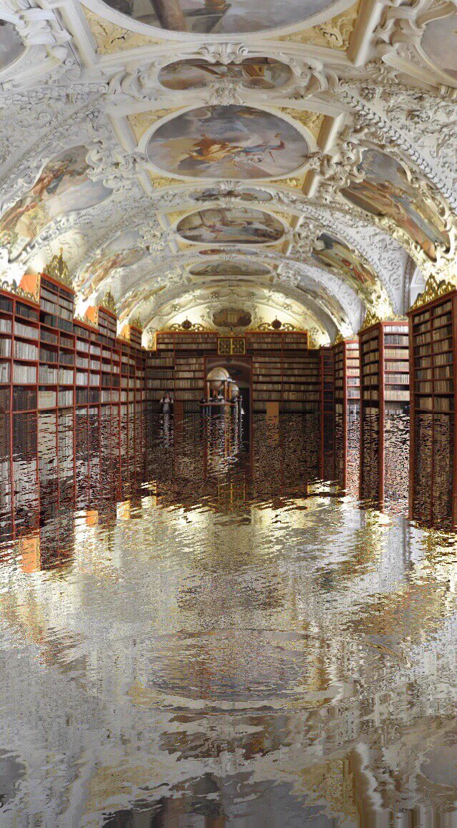 @yukimoti_saniwa チェコの図書館ロック画面にしてる(*´ω｀*)
(これは浸水ver) 