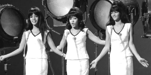 ザ・ロネッツ 姉妹と従妹の3人組で1960年代に活躍した女性歌手グループ リードシンガーのヴェロニカの歌声とハーモニーが魅力的 ビー・マイ・ベイビーがとくに好き 