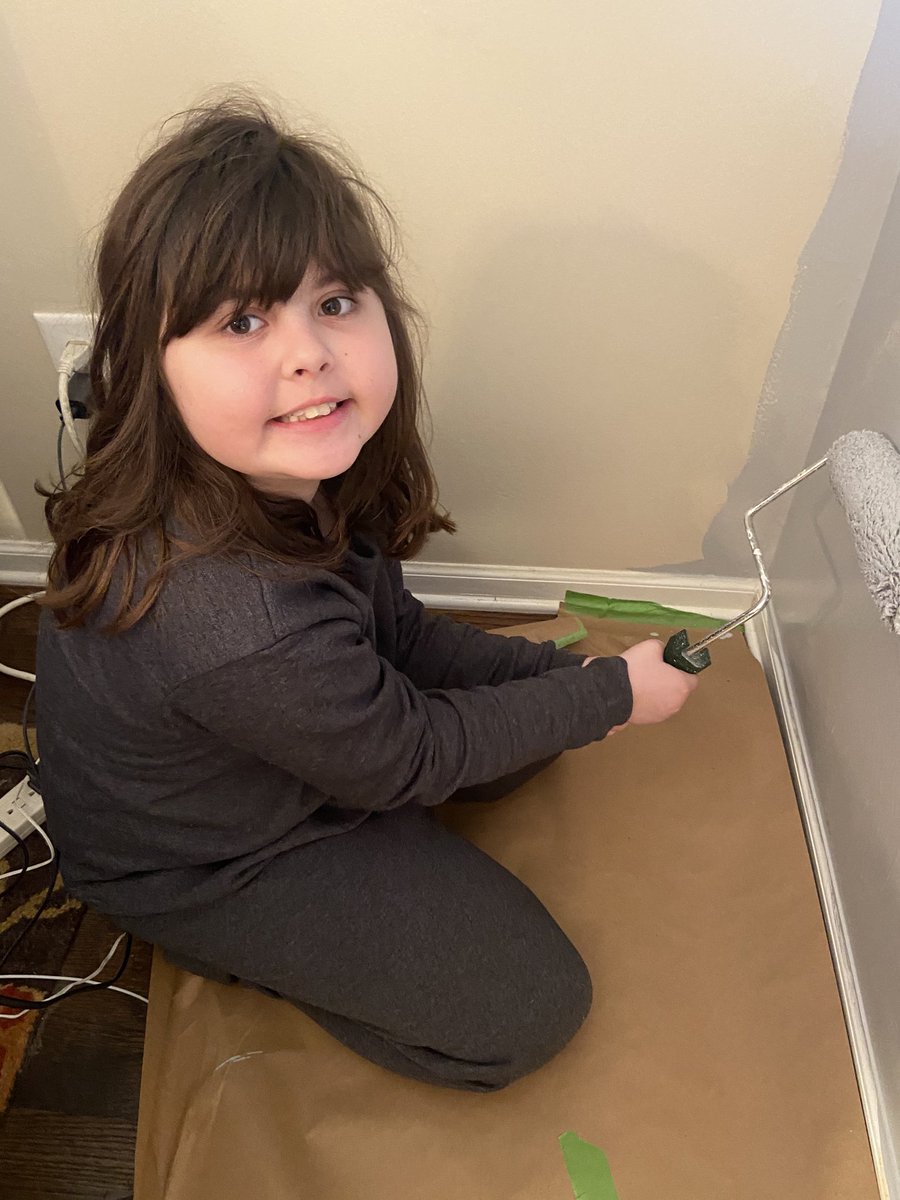 rtcarr1113's tweet photo. ⁦@stark_kellie⁩  Maggie:  “I can help paint mom. My art teacher taught me everything I know”. 😀⁦@CoolidgeCougars⁩ ⁦@MRichmond3rd⁩ ⁦@rkcarr1033⁩ https://t.co/FI1udFv7fx