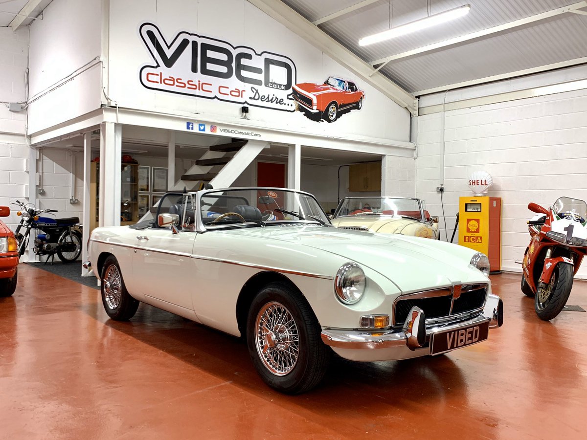 VibedClassics's tweet photo. MGB Roadster... Oct 1974 build one of the last 30 chrome bumper cars, UK supplied matching numbers car, lovely documented history file with photographic restoration 🏴󠁧󠁢󠁥󠁮󠁧󠁿😍 full details - https://t.co/i2aNNaWRJh.  Please be safe and stay inside 😊 #MGB #classiccars https://t.co/r4MRQ1ME90