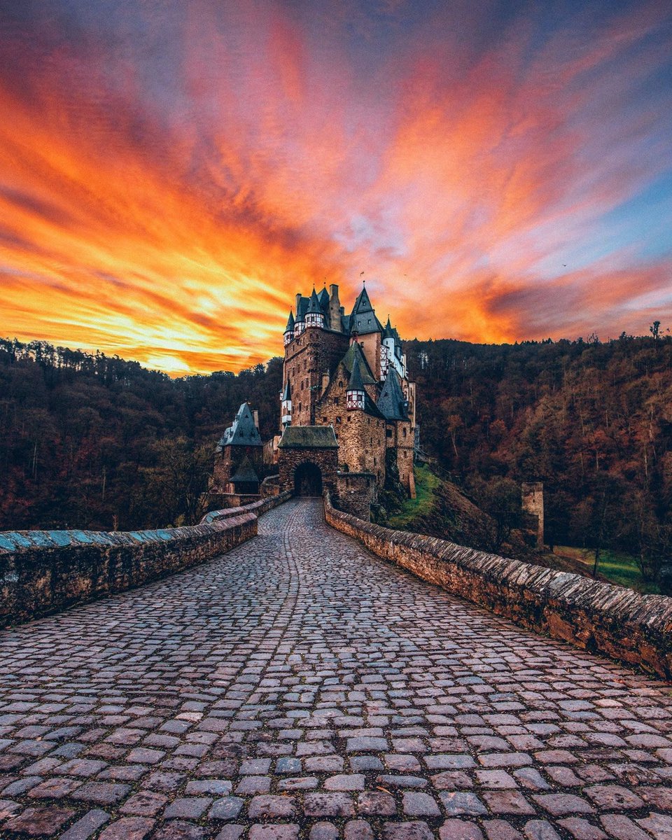 astrotor's tweet photo. Wierschem, Germany, the Eltz Castle was built in the 12th century by the family of the same name. https://t.co/o4Jx6uF3qJ