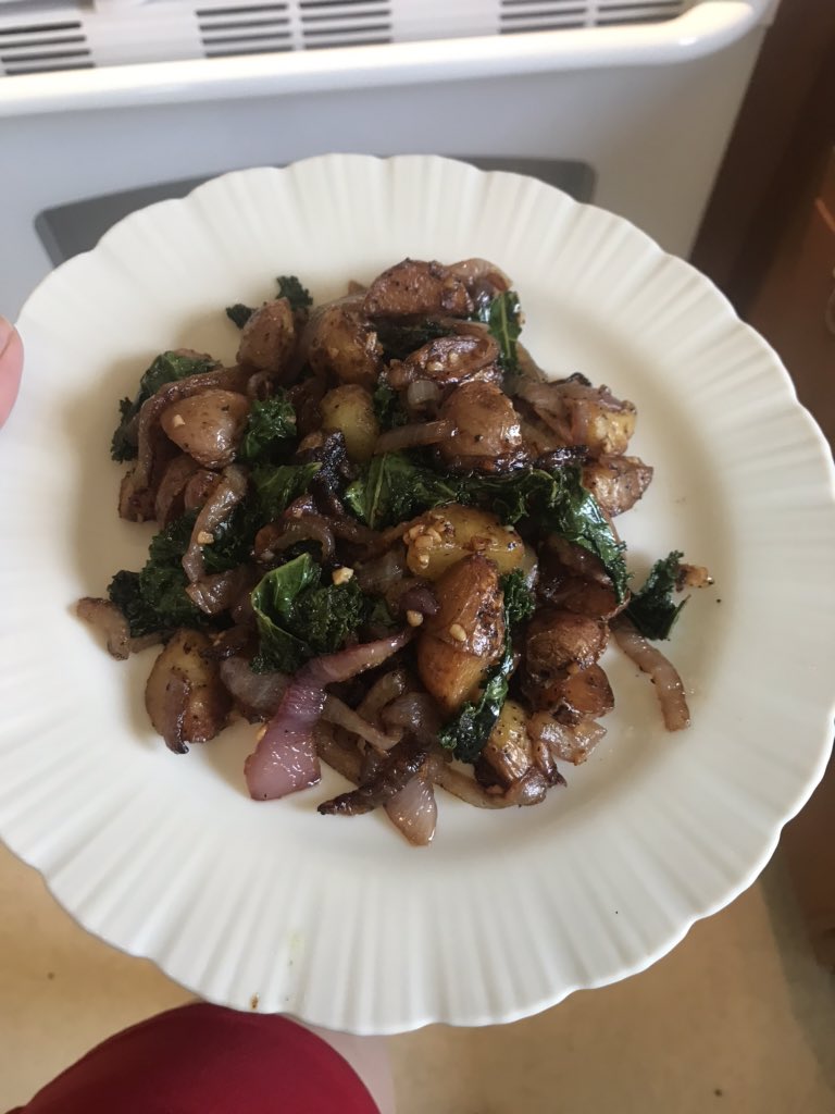 tinamonroe30's tweet photo. Hope all of my followers have some delicious and nutritious meals during this quarantine! #lovetocook https://t.co/ItM6PXnrXv