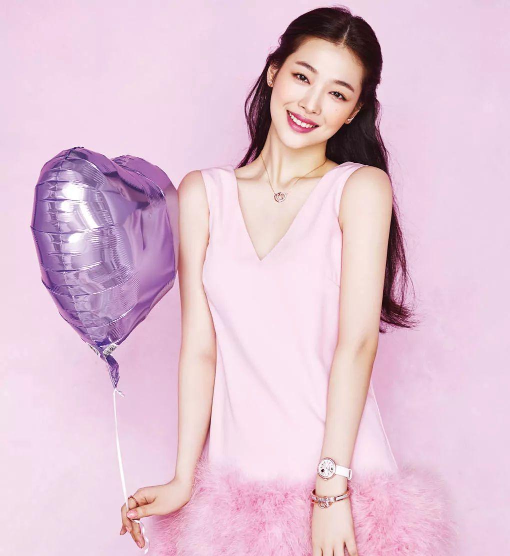 MagicalArmy's tweet photo. Hoy queremos recordarte cómo una persona muy especial, nunca olvidaremos la gran persona que que eras y que siempre nos iluminas te con su hermosa sonrisa, siempre te tendremos presente en nuestros corazones, fuistes una gran guerrera.
#OurPeachSulliDay https://t.co/25DvTUFz3l