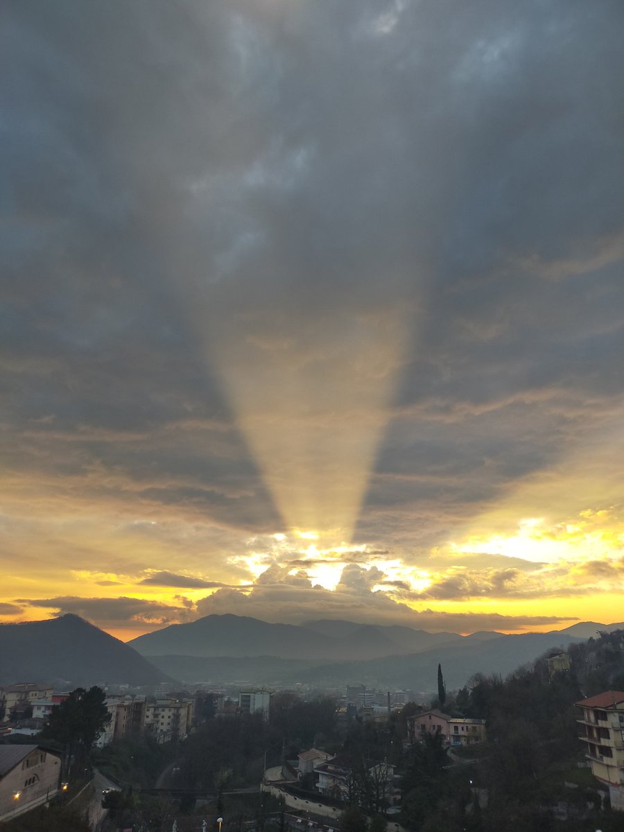 Fely48502399's tweet photo. #tramonti senza filtri https://t.co/fzoBXGjPph