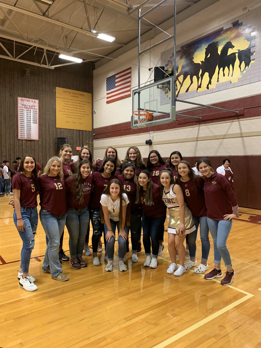 Thanks <a href="/TamaraBednorz/">Coach Smith</a> for the nomination! I nominate <a href="/HondoVolleyball/">Hondo Volleyball</a> <a href="/jimsessions/">Coach J</a> @krayotey <a href="/kailee_ramirez/">Kailee Dougherty</a>  Post a picture of yourself coaching what you love! Challenge is 24hrs to respond or donate $20 to local charity and nominate 4 more coaches you know