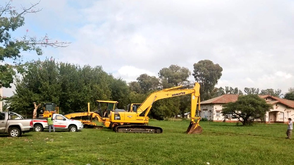 obras_desantafe's tweet image. #HOSPITALMODULAR

👷🏻‍♀️👷🏻En Granadero Baigorria ya comenzamos a construir la platea para montar el Hospital Modular de Emergencia.

Este hospital que anunció el ministro @gkatopodis y provee Nación, contará con 24 camas de terapia intensiva, 20 de internación y boxes de aislamiento.