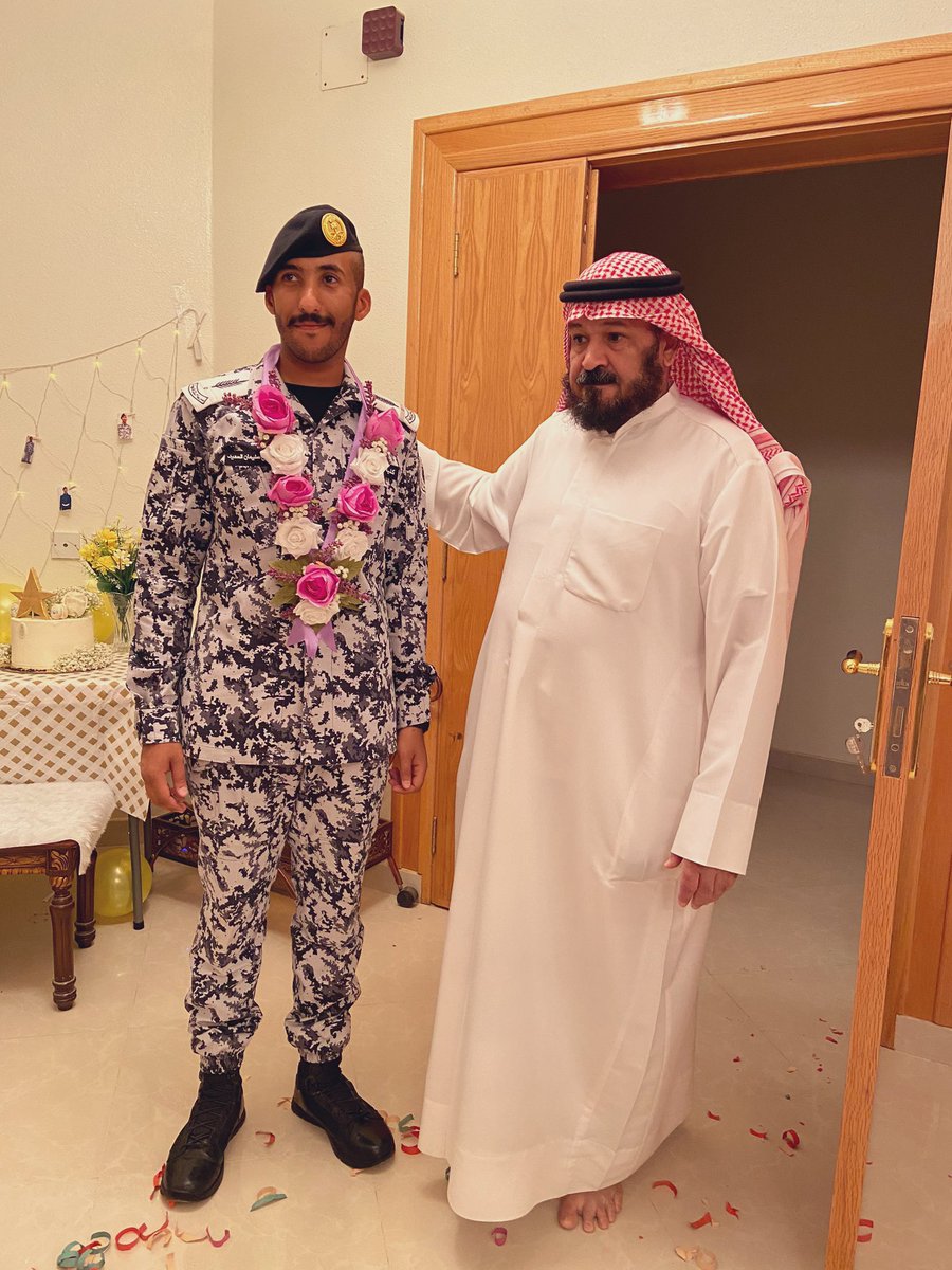 abdalluh_sa's tweet photo. الف الف الف مبروك التخرج يا عضيدي و عقبال ما اشوفك لواء 👮🏻‍♂️⭐️👨🏻‍🎓 https://t.co/QUdmdeJyZn