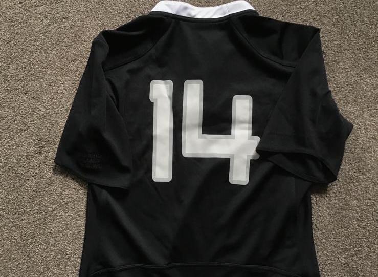 𝗟𝗔 𝗖𝗔𝗚𝗡𝗢𝗧𝗧𝗘 𝗦𝗢𝗟𝗜𝗗𝗔𝗜𝗥𝗘 𝗗𝗘𝗦 𝗝𝗢𝗨𝗘𝗨𝗥𝗦 𝗣𝗢𝗨𝗥 𝗟𝗘 𝗖𝗛 𝗗𝗘 𝗣𝗔𝗨 𝗘𝗧 𝗦𝗘𝗦 𝗦𝗢𝗜𝗚𝗡𝗔𝗡𝗧𝗦

🎁 <a href="/bensmithotago/">Ben Smith</a> met en jeu son maillot de match Nouvelle-Zélande vs Australie de 2016 !

Pour participer👉 bit.ly/3aq8pWq

#COVID19france