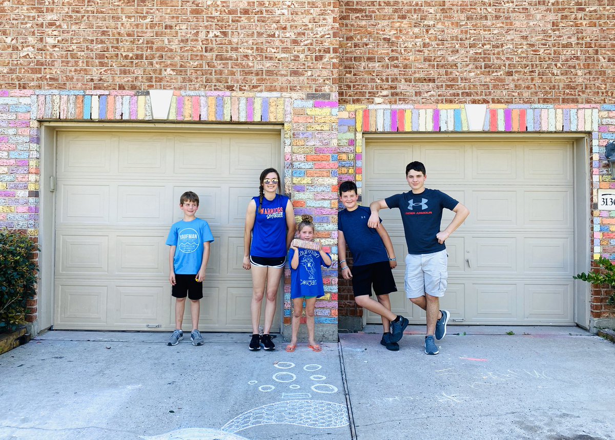 TrinityMuhle's tweet photo. Decided to bring a little joy to the neighborhood while also hangin’ out with my fam. Sidewalk chalk, ftw!
#COVID19
#CoronaLockdown
#thefamilythatplaystogether
#sidewalkchalk
#SpreadJoyNotGerms
#TrinityMuhle
#Classof2021 https://t.co/nnIF6tdi4u