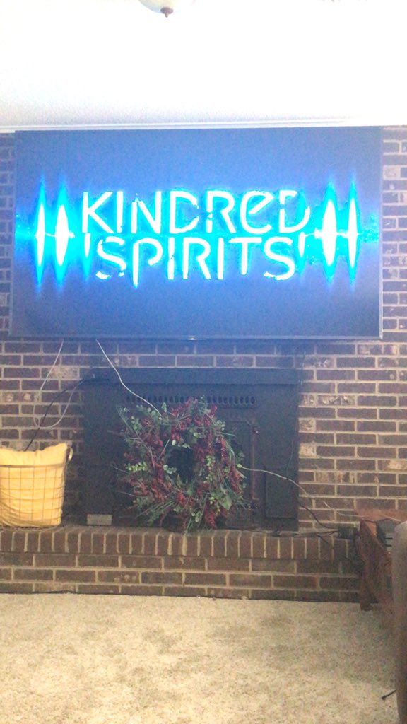 DionneHatmaker's tweet photo. Getting caught up on my favorite ghost hunters @amybruni @AdamJBerry @chipcoffey ❤️ https://t.co/Dn2BhVElRo