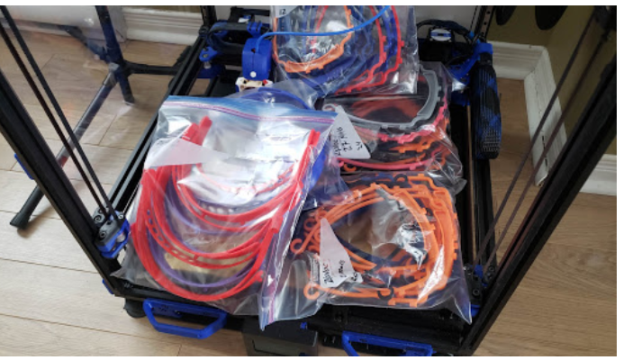 Shoq's tweet photo. More #3DprintedMasks shipping out.
@MasksForDocs https://t.co/VoEQf4pCE8