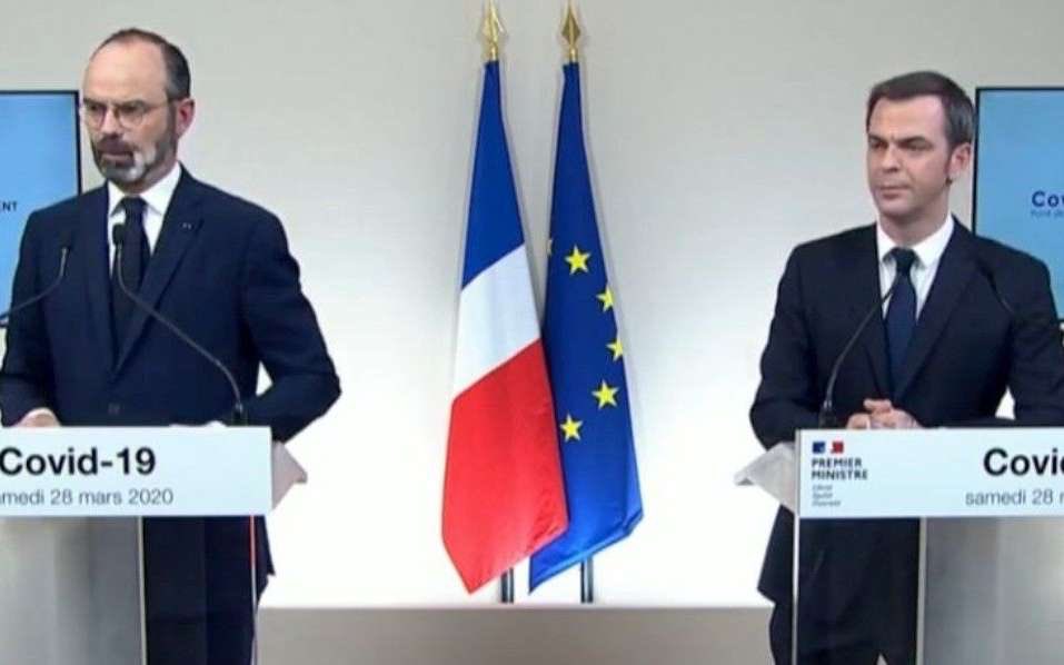francoisedegois's tweet photo. Si l exercice de pedago de #EdouardPhilippe est plutôt réussi , il est  décalé  par rapport aux sujets  qui cristallisent les inquiétudes et la colère : les masques , les tests et la #chloroquine .Sur ces sujets , tout a paru  être une longue auto justification. #EdouardPhilippe https://t.co/tYjhXKSSnA