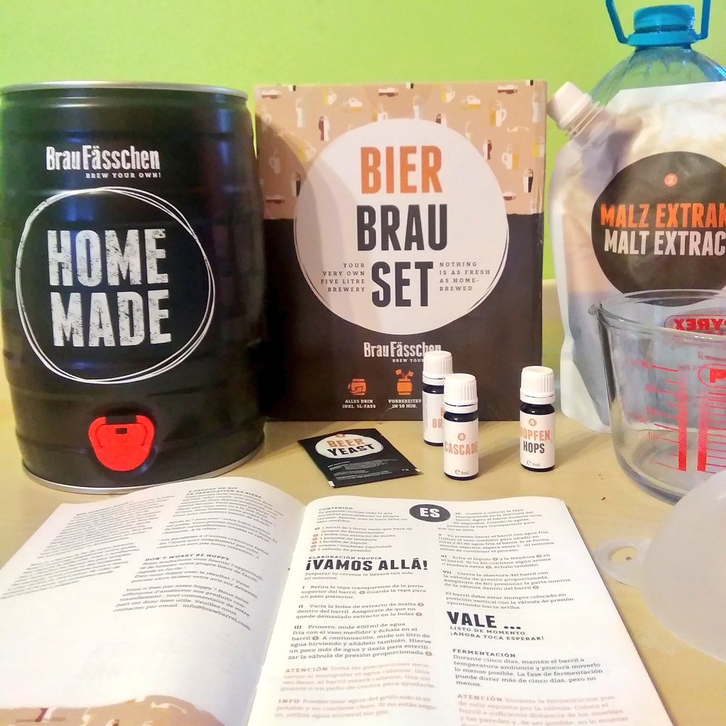 ToniHardcore's tweet photo. #JoEmQuedoACasa i faig la meva propia cervesa.
#BeerMakingKit #BrewYourOwn
Danke @braufaesschen #StayAtHome https://t.co/D2vqYtqbZ8