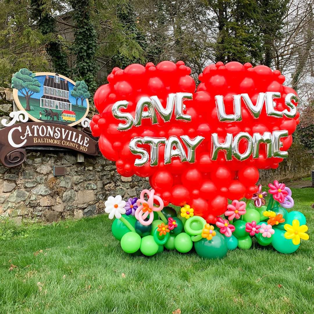 LOrtizTV's tweet image. #COVID19: Check out this heart balloon on display in Catonsville! It was created by the owner of Partisry Events with the hope of bringing smiles during uncertain times. She tells me, "you can't not be happy with balloons." 🎈🎈 @FOXBaltimore
