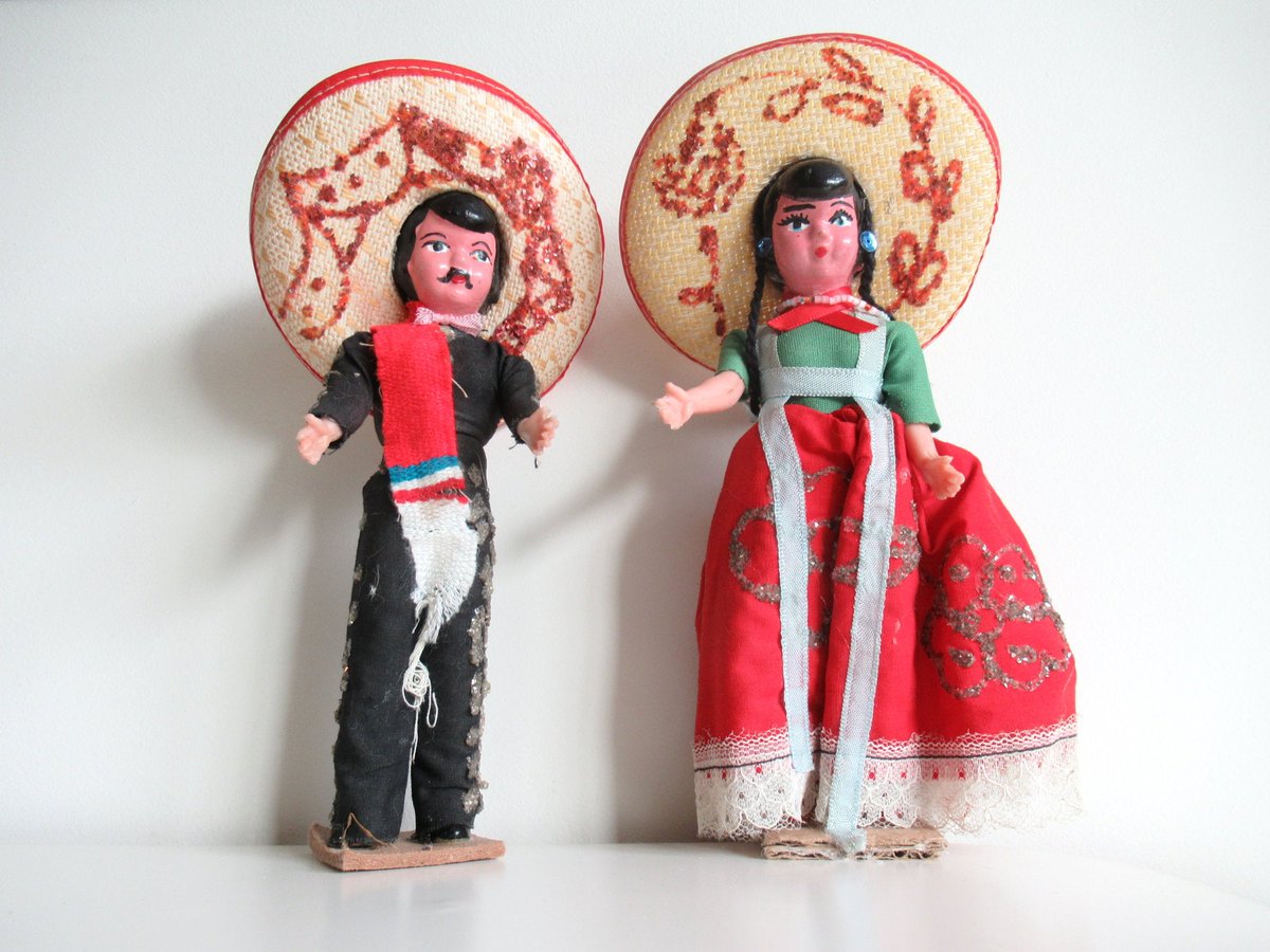 vintage souvenir dolls