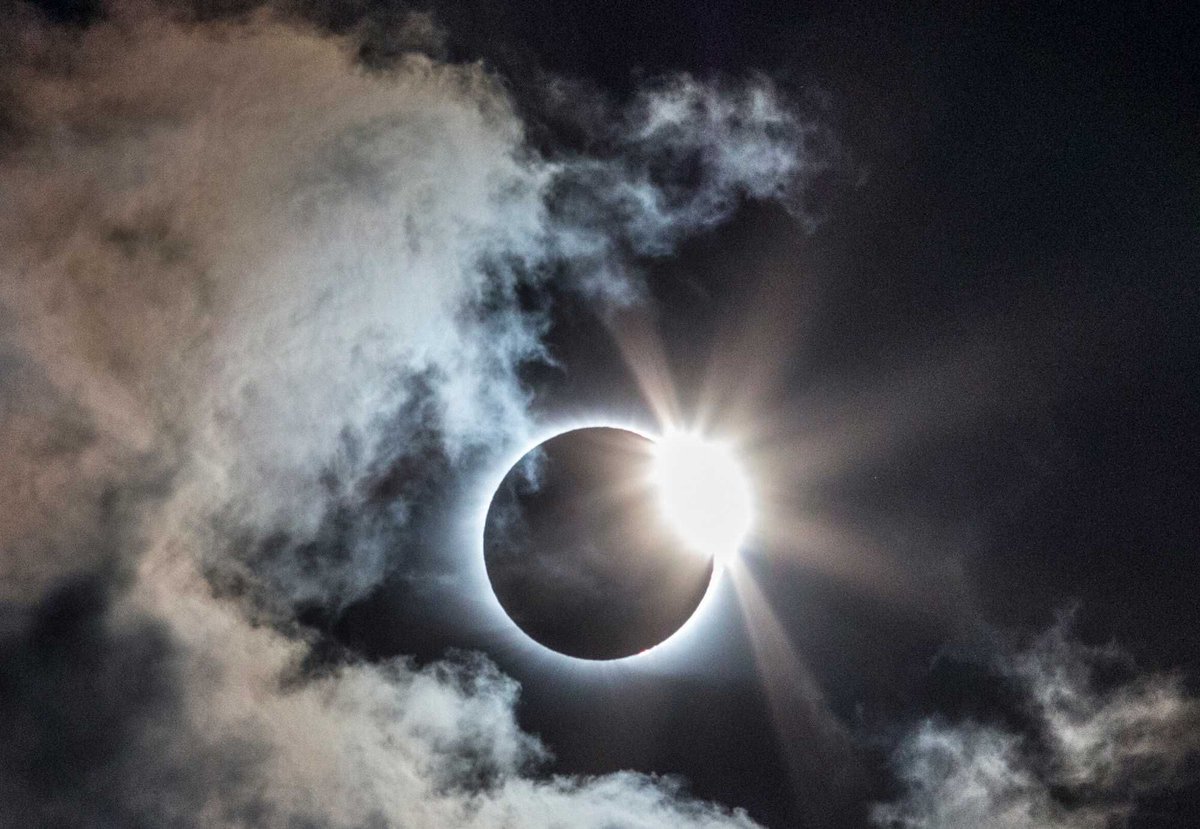 Switch off your lights today at 8:30 p.m. for Earth Hour! 
Earth Hour began as a way to bring awareness to our effect on the planet by turning off the lights for an hour, and it has grown into a world movement for environmental change!
#EarthHour 
buff.ly/2V9UbUY