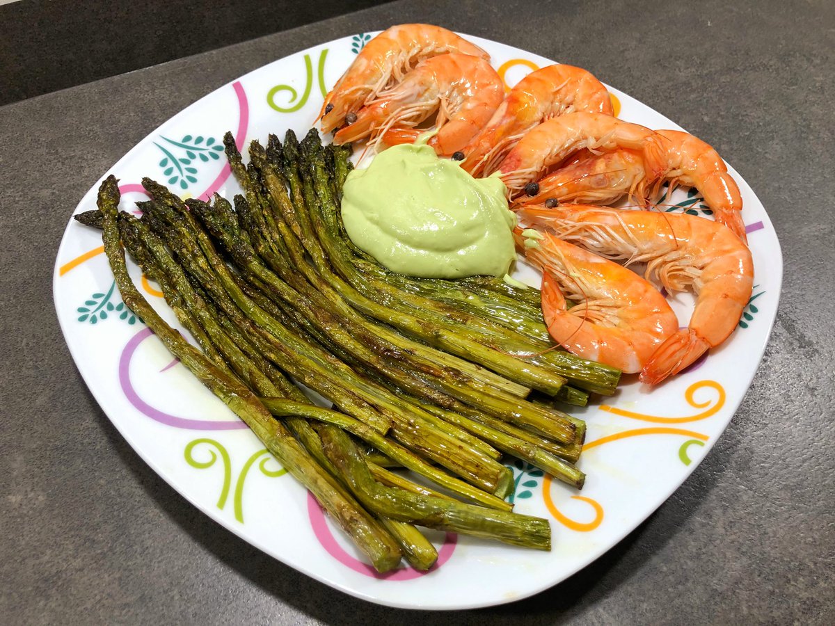 ¿Sigues pensando que cuidar tu dieta es aburrido? Bendito aburrimiento, ayer viernes cenamos este apetitoso plato, acompañado de una deliciosa salsa mayonesa hipocalórica... instagram.com/p/B-R6Uu-qiP2/… #Zaragoza #aragon #nutricion #alimentacion #dieta #salud #comidareal #realfood