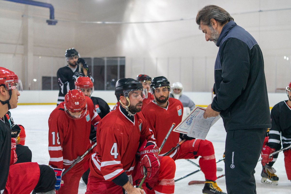 taktik belli: herkes mevkisinde kalıyor, hiçbir yere hareket etmiyoruz. 

#EvdeKal