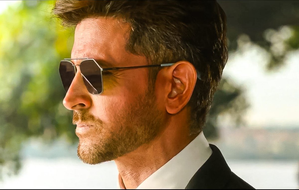 CoolFanClubofHR's tweet photo. Watch  #WARonStarPlus right now.. 
#War @iHrithik https://t.co/nHqKKITaCZ