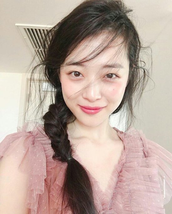 girlgroupspics's tweet photo. happy birthday to our sweetest angel, sulli 💖🍑
you will always be loved and remembered #OurPeachSulliDay https://t.co/nDfesVtf3z
