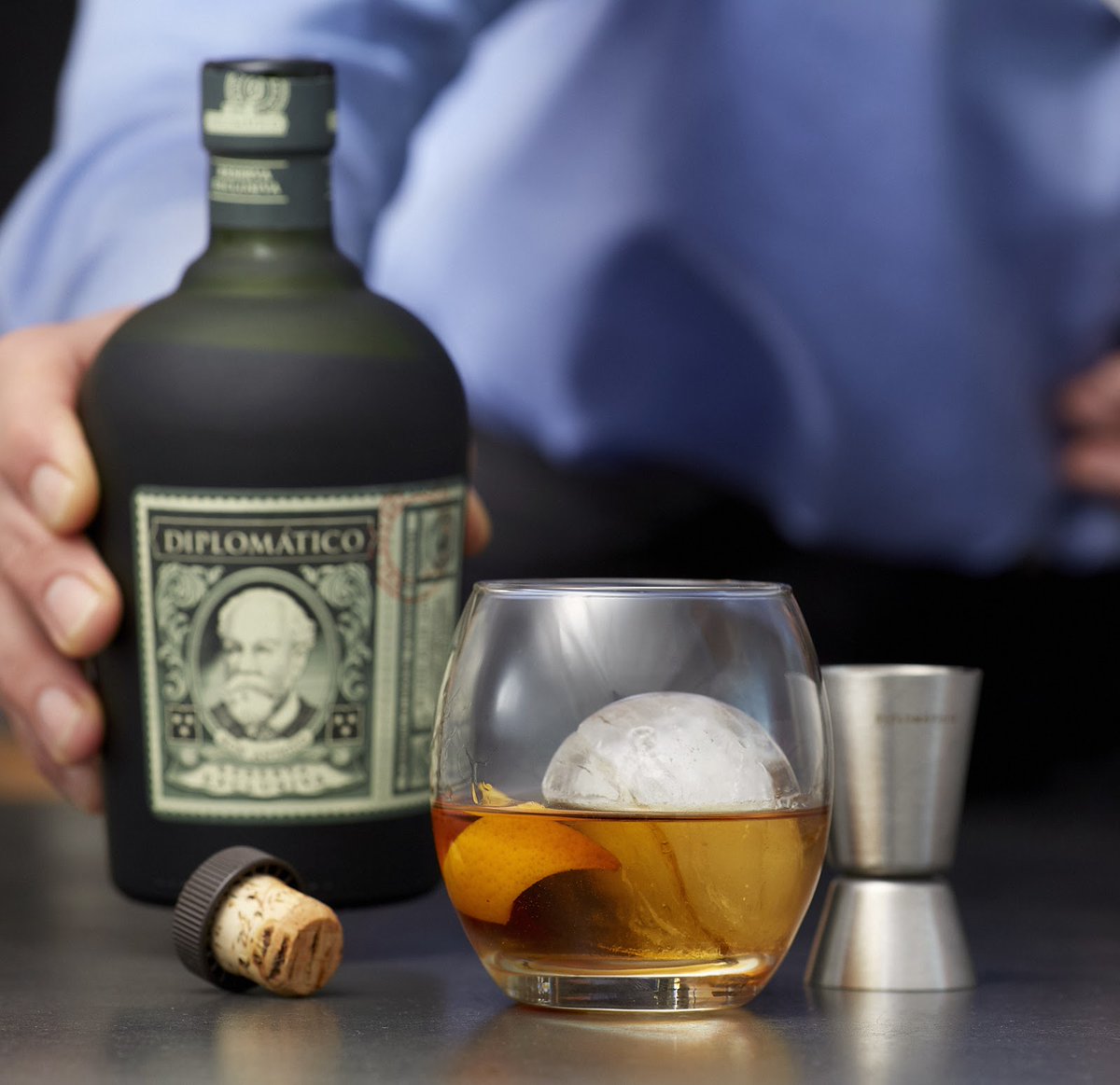 DiplomaticoRum's tweet photo. Sometimes it's best to just keep it simple. Become your own bartender and pour a glass of Diplomatico Reserva Exclusiva neat this weekend. #HowIQuarantine
.
@Drizly can bring your bottles right to you. Order from Drizly, and use code DIPLO at checkout!
https://t.co/dhWQ54A7Ba https://t.co/0D2GFjpMCS