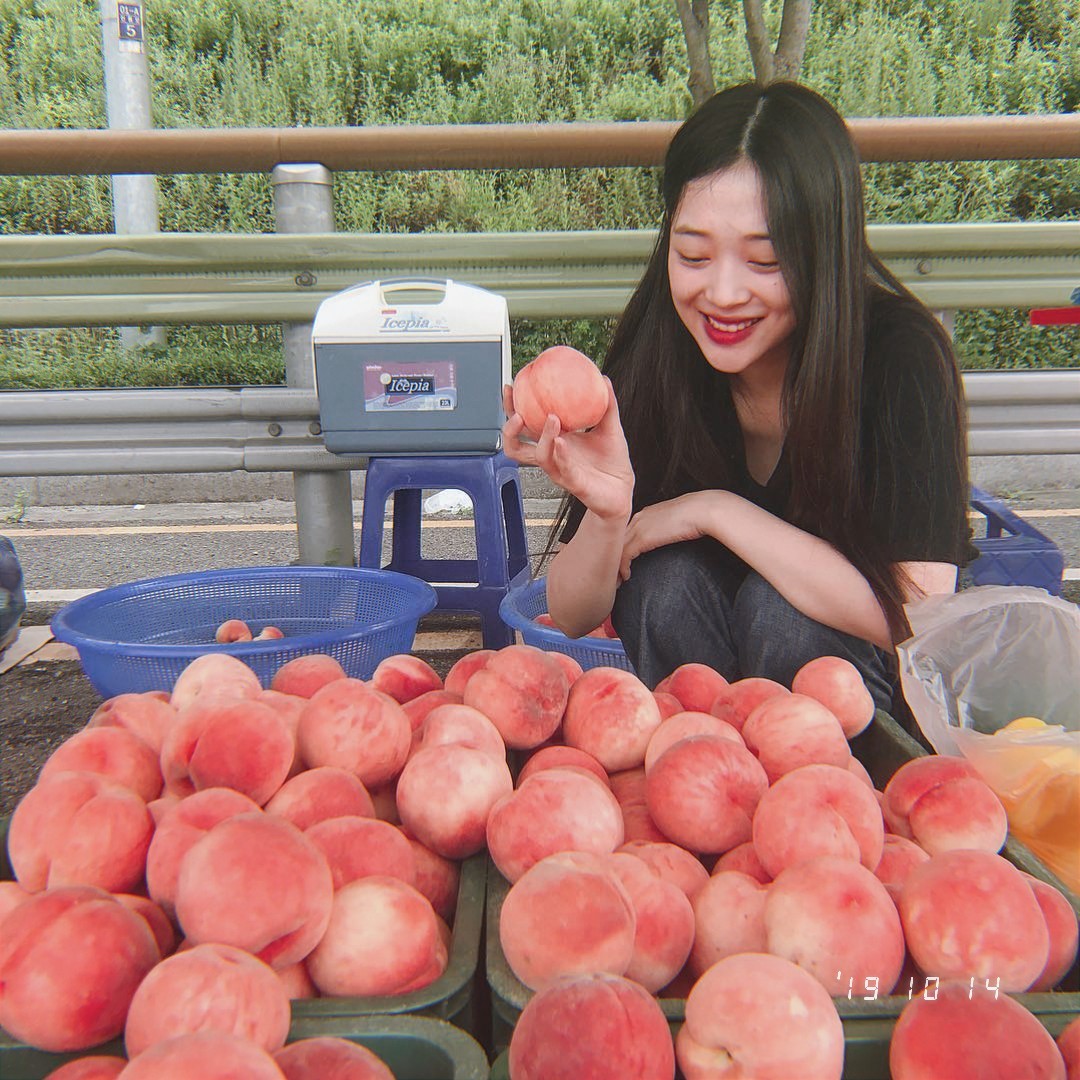 girlgroupspics's tweet photo. happy birthday to our sweetest angel, sulli 💖🍑
you will always be loved and remembered #OurPeachSulliDay https://t.co/nDfesVtf3z