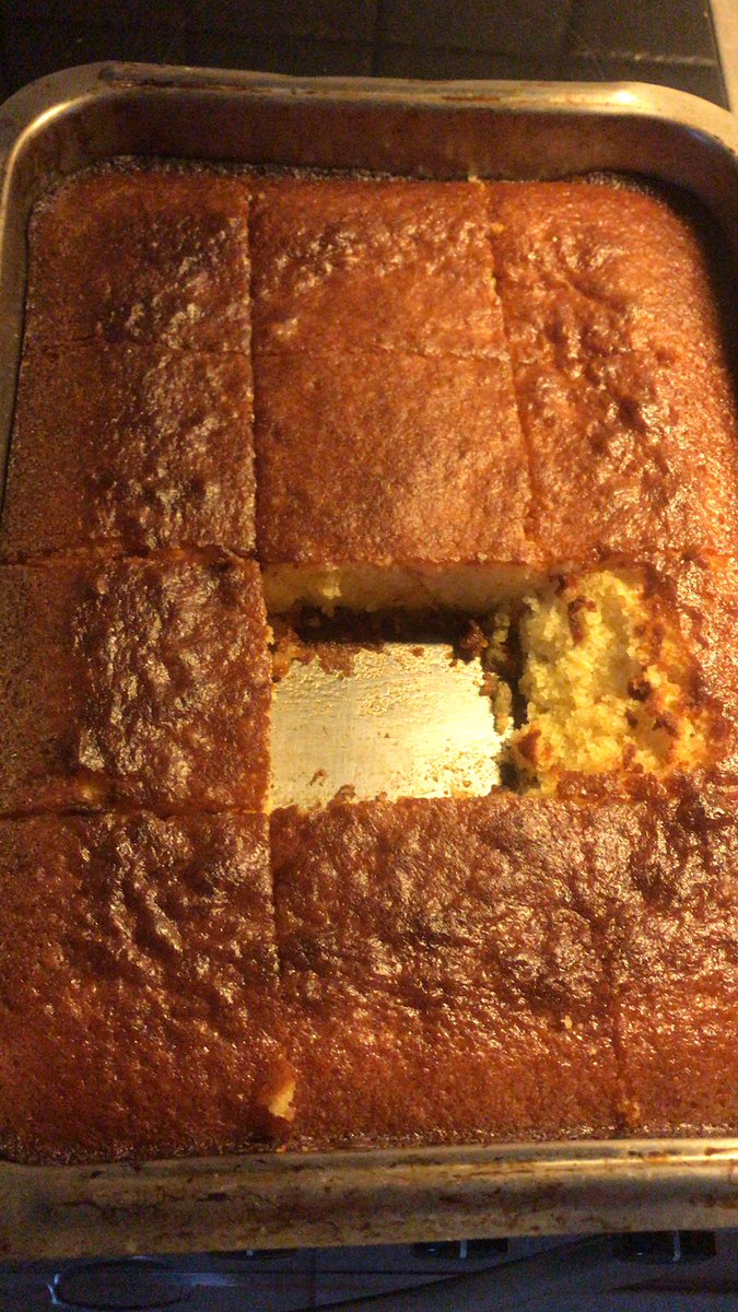 druginaplug's tweet image. Μαγειρεύει η Ευρυδίκη στο #kalytera , μαγειρεύει ο Άκης @A_petretzikis  στο #kitchenlab, μαγειρεύουν και οι φίλοι στο Twitter, τι να κάνω , η έρμη τηλεθεατρια;  Αφού καταβρόχθισα ένα ριζότο με μανιτάρια (σιγά μην έμεινε τίποτα να φωτογραφίσω) , να και η πορτοκαλόπιτα!