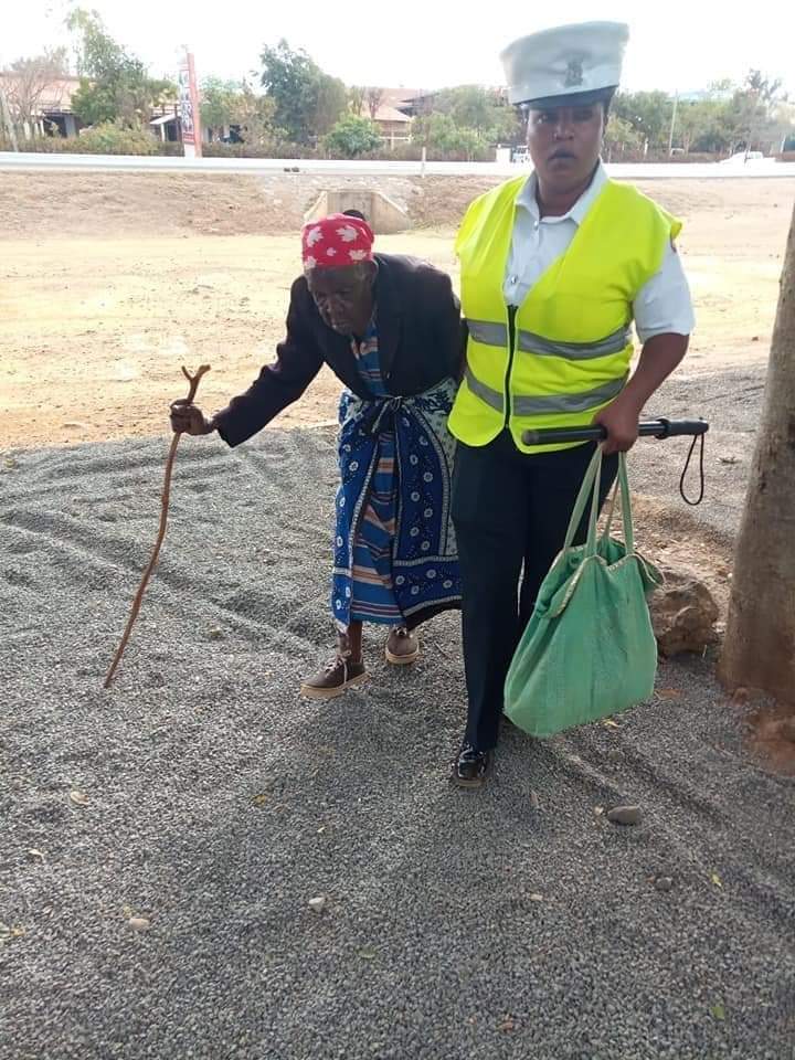 LilKoima's tweet photo. #CurfewKE is TEMPORAL but CLASS is PERMANENT and it did not start yesterday! Salute to this cop! https://t.co/6Xg6MHDkIe