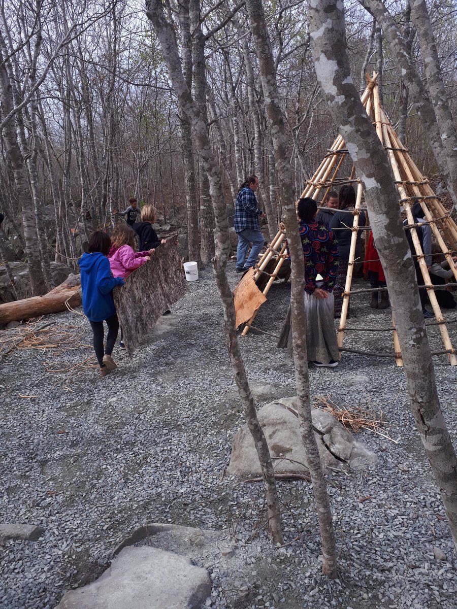 toddlabrador77's tweet photo. Great memories of last spring in Liverpool Nova Scotia
#wigwambuilding
#400students👍🏽 https://t.co/ZQW0Ypxfvb