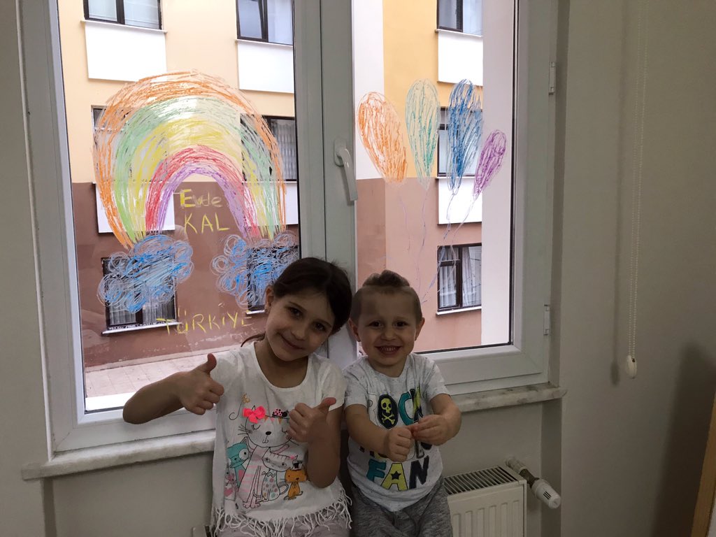 Keşke işe gitmem gerektiği için sizi de evden çıkartmak zorun da kalmasaydim ama yine de bizim gibi zorunlu ve gerekli olmadığı sürece #EvdeKalTurkiye  #EvdeKalRize  #evdeyizrenklerlesizinleyiz  <a href="/RizeVali/">T.C. Rize Valiliği</a> <a href="/RizeMeM/">raiden Leonhart</a>