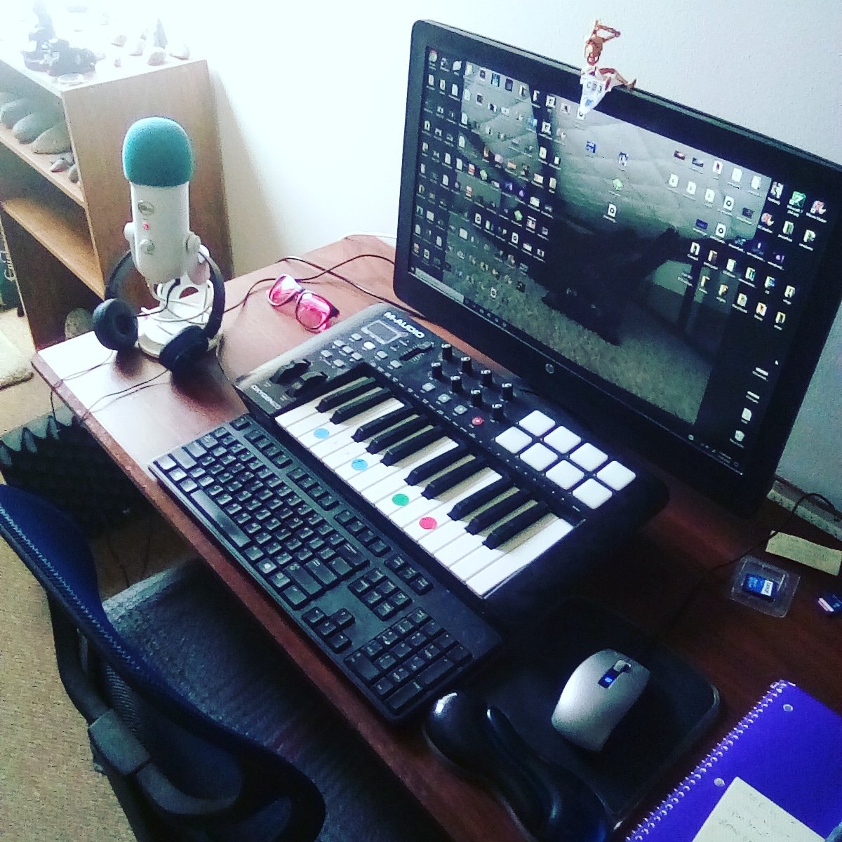 Danny Gallows (10/31)’s pics and videos