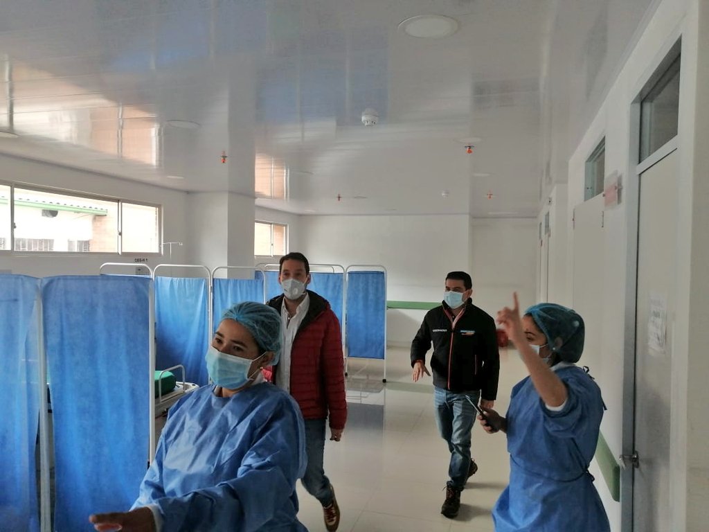nicolasgarciab's tweet photo. Mi más sincero agradecimiento para los habitantes de Sopó quienes continúan demostrando un enorme compromiso con el mpio y el departamento. Junto al alcalde hicimos un recorrido donde pude constatar la forma en que la comunidad está cumpliendo disciplinadamente con la cuarentena. https://t.co/iaaDnHwumu