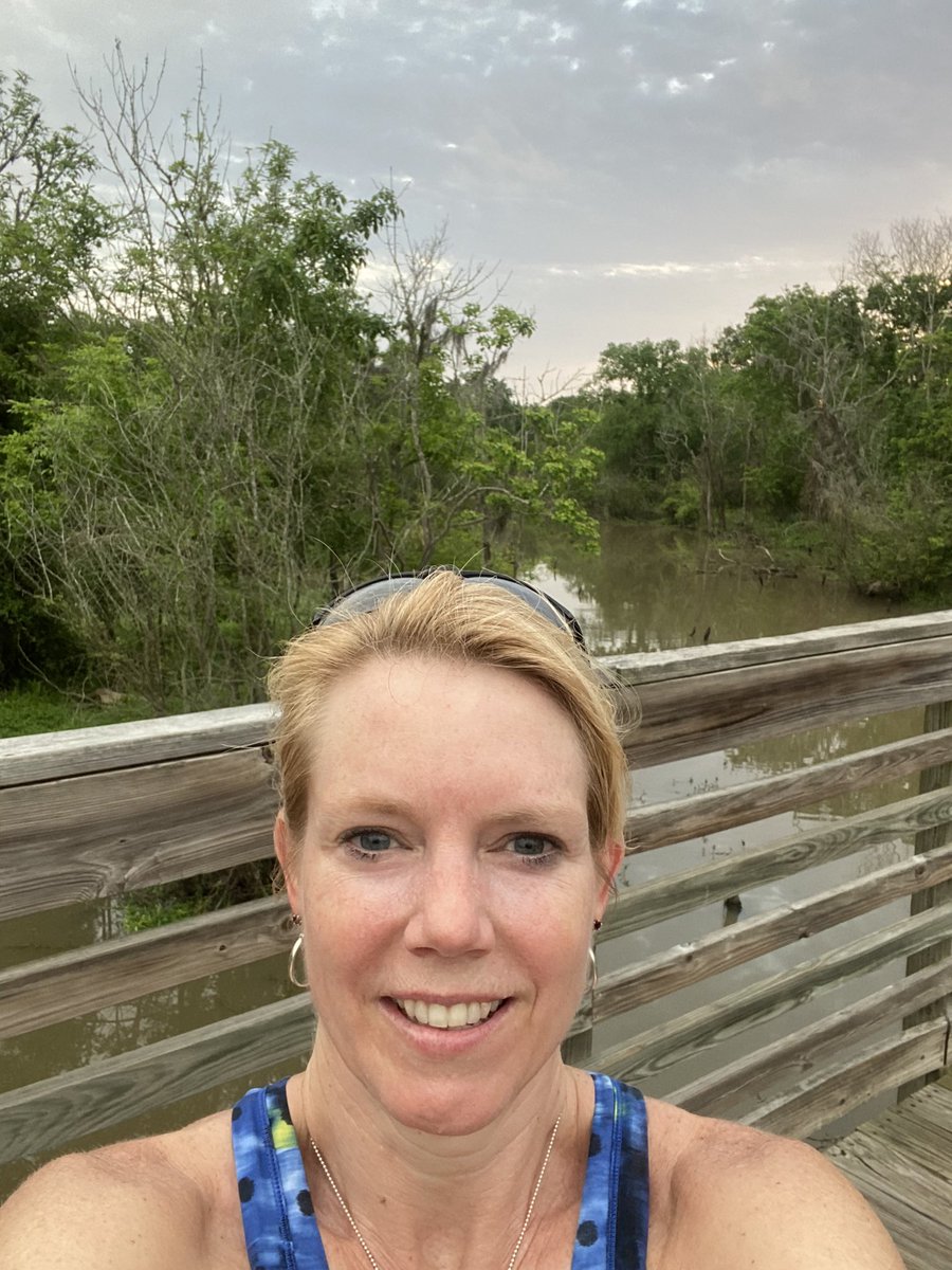 RunningStacy's tweet photo. I love running early enough to watch the sun rise! God is great! @ME_Mustangs #MustangStrong #WEareME #MeadowsStrong #MustangNation https://t.co/l4NpdBIquW