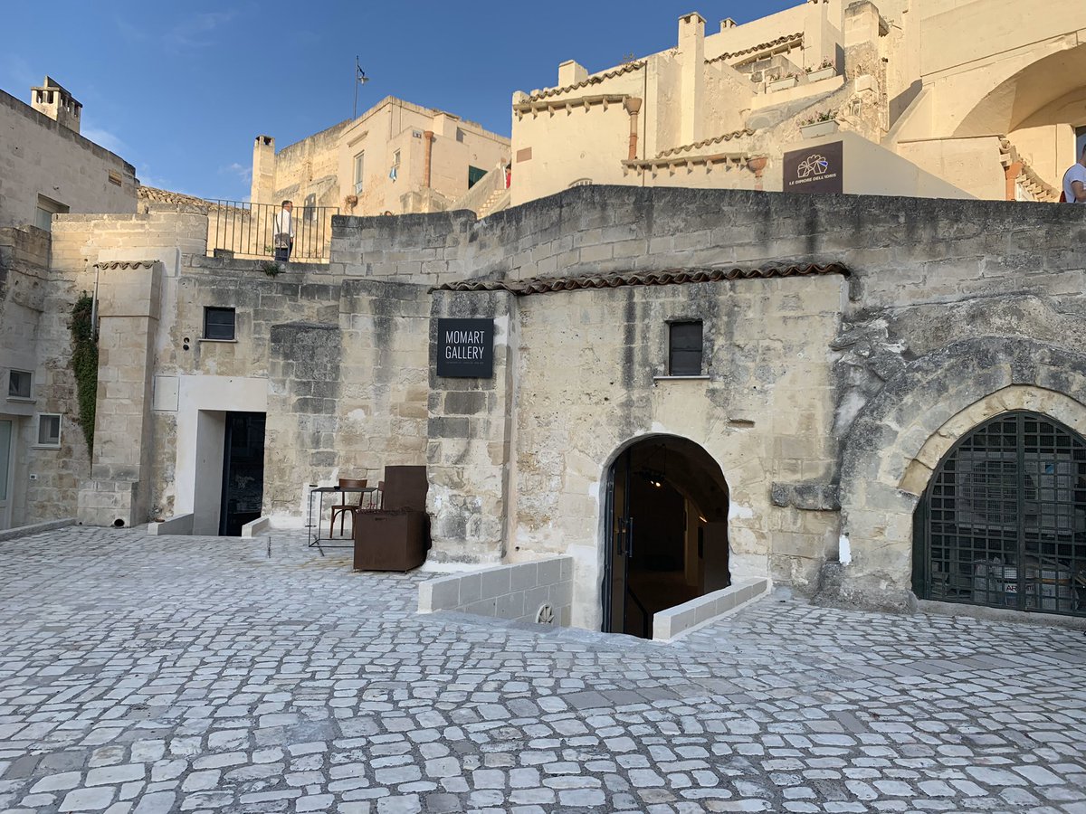 MonicaMomart's tweet photo. Pensavamo tutti che dopo #Matera2019 la nostra bellissima città sarebbe decollata e che tanti turisti sarebbero venuti, dopo aver investito i nostri soldi per la #cultura e puntato sull #arte, è arrivato il #coronavirus che ci ha ucciso il futuro, @momartmatera la vedo lunga! https://t.co/gIrw94skPZ