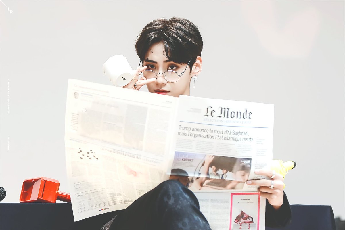 IDOL_GLASSES_S's tweet photo. 60. 이진혁

"안경박제가 시급하고요 사진은 드릴 수 없지만 좆경도 말도 안되게 소화합니다."

3번째 사진 심쿵ㅠㅠ https://t.co/puKiPQaCBS