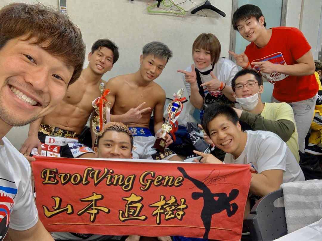 rikaco_joy's tweet photo. 【Krush.112】
直樹さん、空良っち
ダブル勝利✨🏆✨
格好良い。
皆様応援
ありがとうございました‼️
#優弥道場
#山本直樹
#水津空良
#Krush112 https://t.co/3ELAm6R8OC